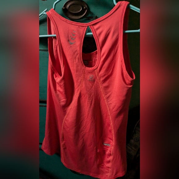 The north face women's active tank - Picture 3 of 7